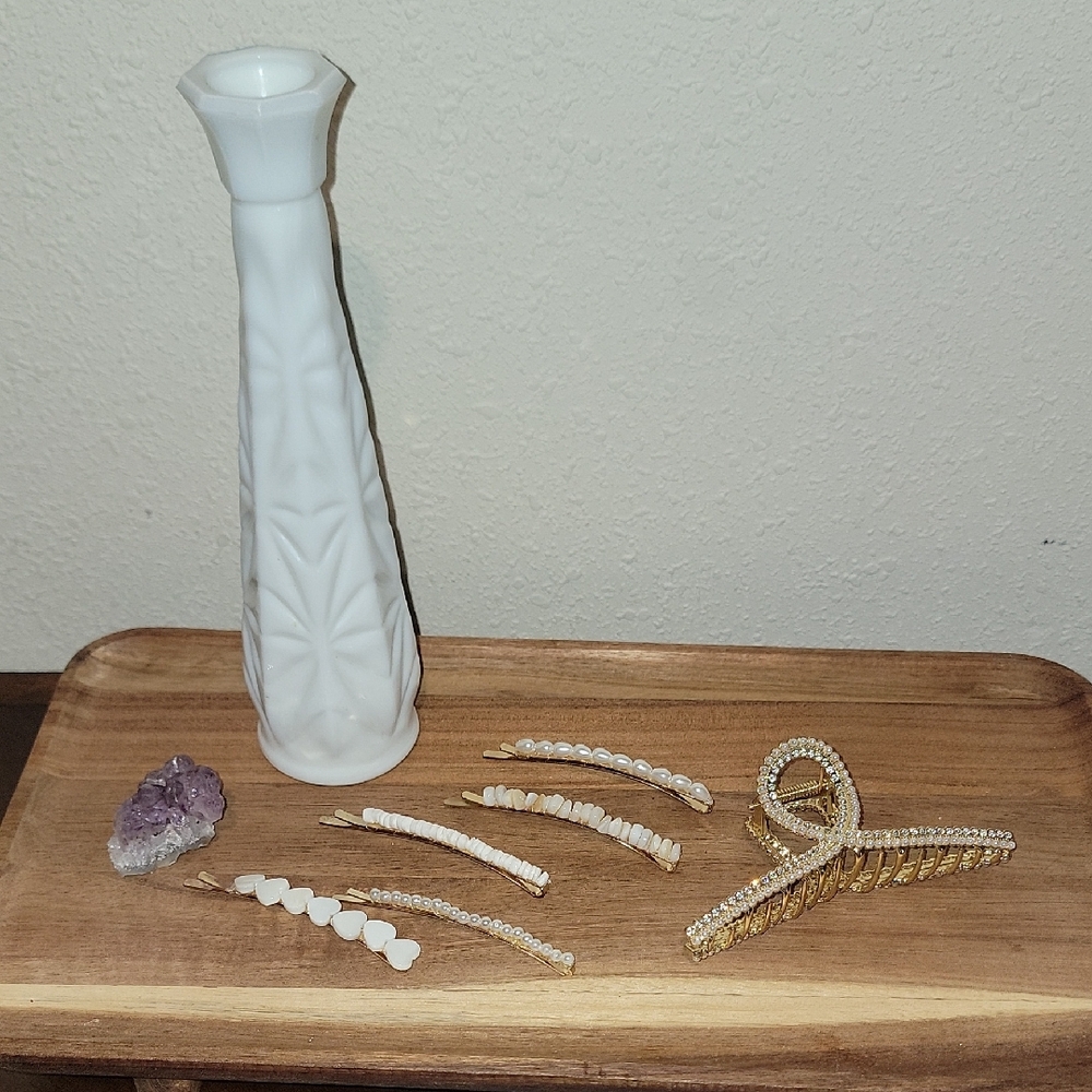 Elegant Gold and White Hair Accessory Set - Picture 2 of 5